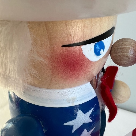 STEINBACH CHUBBY UNCLE SAM NUTCRACKER HOLDING AMERICAN FLAG STAMPED - Picture 6 of 12